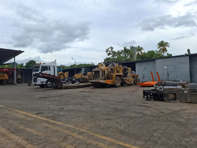 GG - Venta de local comercial ideal para plantel o bodega en Sabana Grande. 