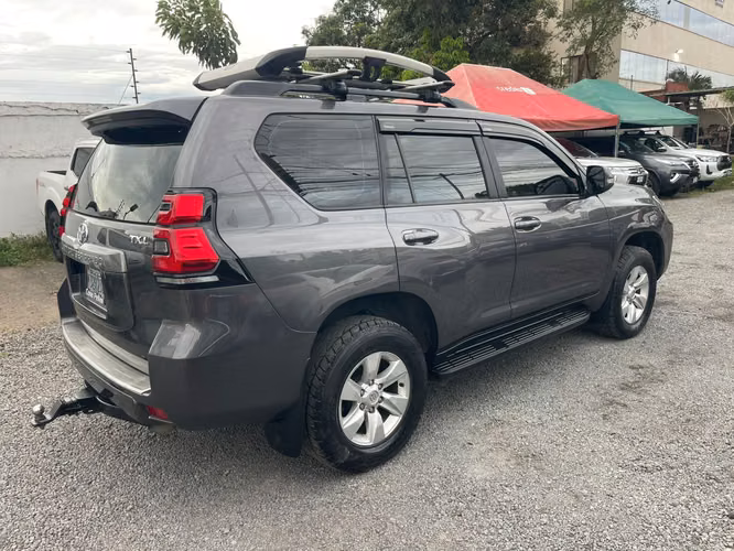 TOYOTA LAND CRUISER PRADO TX-L 2021 AUTOMÁTICA 4x4 - Imagen 5
