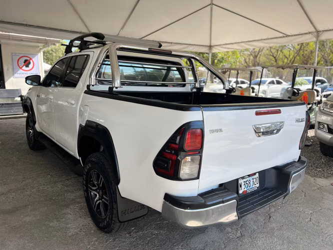 TOYOTA HILUX SR AÑO 2018 - Imagen 4