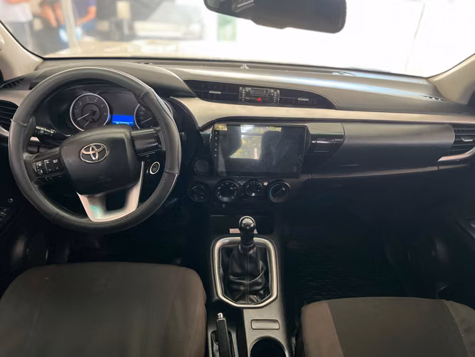 TOYOTA HILUX SR AÑO 2018 - Imagen 5