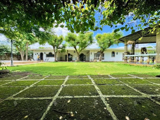 Elegant Country Estate in Santa Martha Le n. A Tranquil Retreat Minutes from the City - Imagen 2