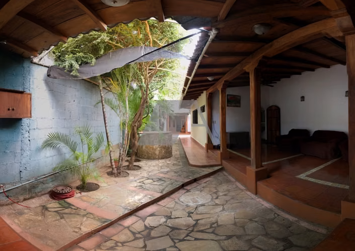 Renovated 3 bedroom house 5 block from Cathedral - Imagen 3