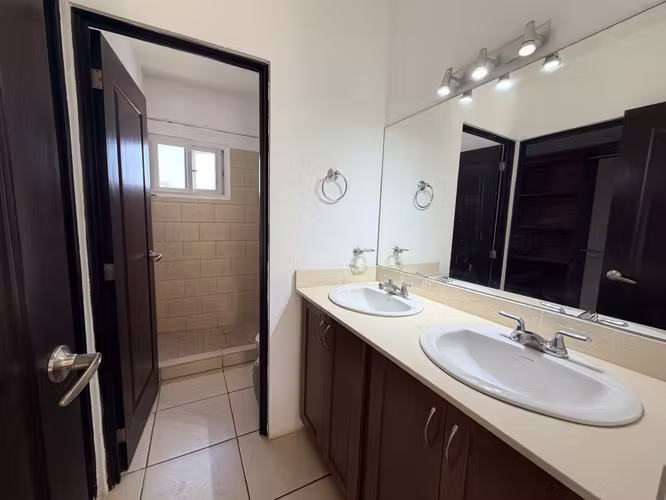 SE RENTA CASA AMUEBLADA EN LAS COLINAS - Imagen 9