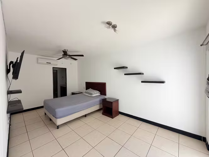 SE RENTA CASA AMUEBLADA EN LAS COLINAS - Imagen 7