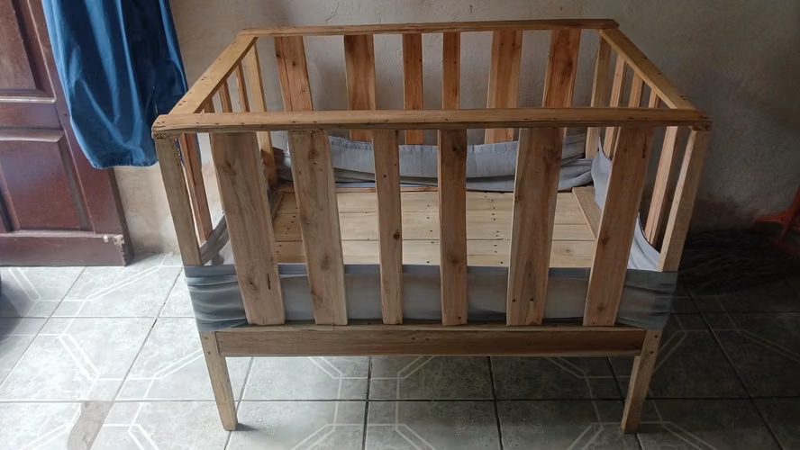 Se vende cuna de madera usada en excelente estado 