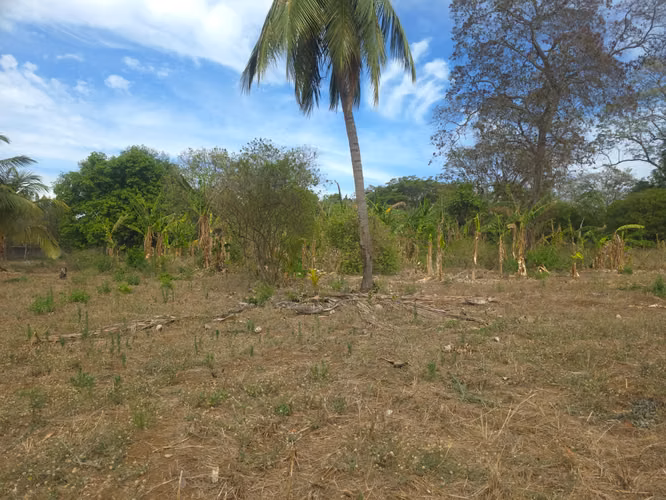 Se vende espectacular propiedad de 5 manzanas en Ticuantepe sobre calle Principal. CV