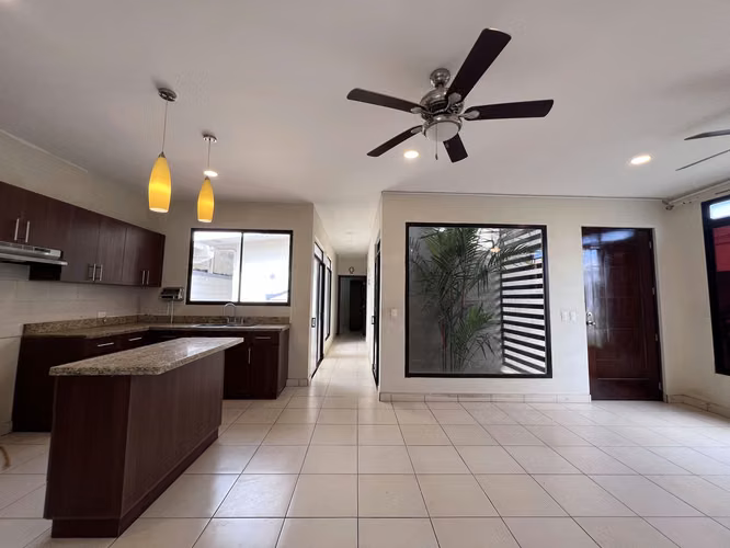 Modern 3 Bedroom Home with Internal Terrace in San Agustin   Excellent Investment Opportunity - Imagen 3