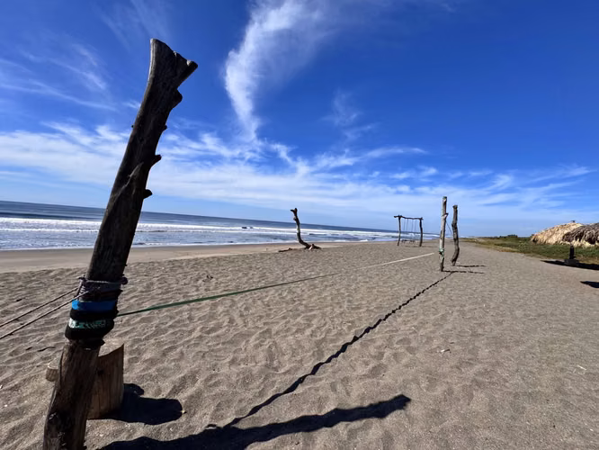 Eco Beachfront Hostel with Horseback Riding, Yoga   Solar Energy   Poneloya - Imagen 3