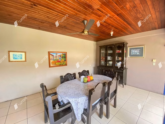 9 Bedrooms House, Running Hostel in Leon Center - Imagen 4