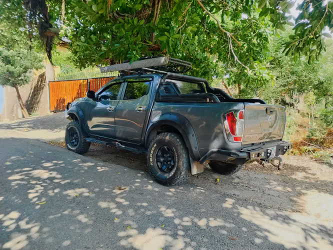 S/V NISSAN FRONTIER AÑO 2020 MANUAL 4×4 SUSPENSIÓN ESPECIAL OLD MAN EMU ESTILO SAFARI  - Imagen 6