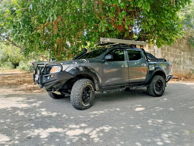 S/V NISSAN FRONTIER AÑO 2020 MANUAL 4×4 SUSPENSIÓN ESPECIAL OLD MAN EMU ESTILO SAFARI  - Imagen 5