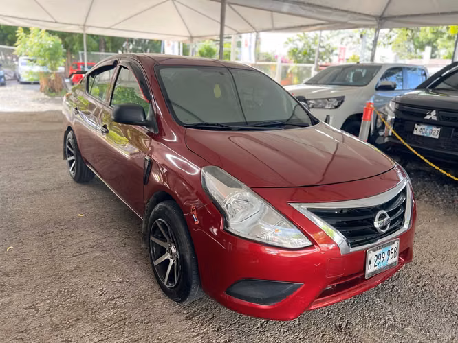 NISSAN VERSA AÑO 2018