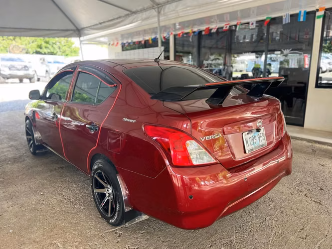 NISSAN VERSA AÑO 2018