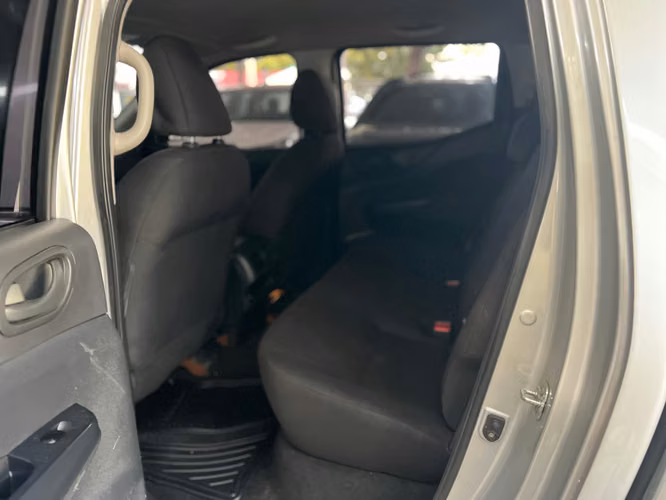NISSAN NP300 FRONTIER AÑO 2025 - Imagen 4