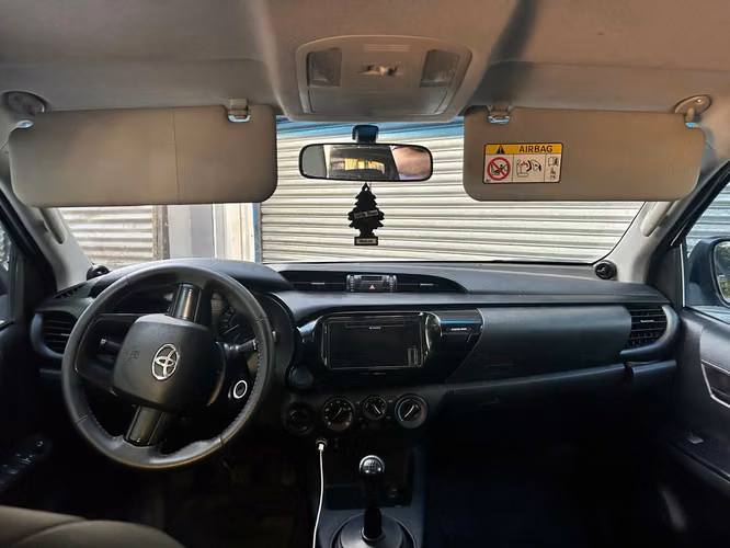 VENTA HILUX EXCELENTES CONDICIONES  - Imagen 3