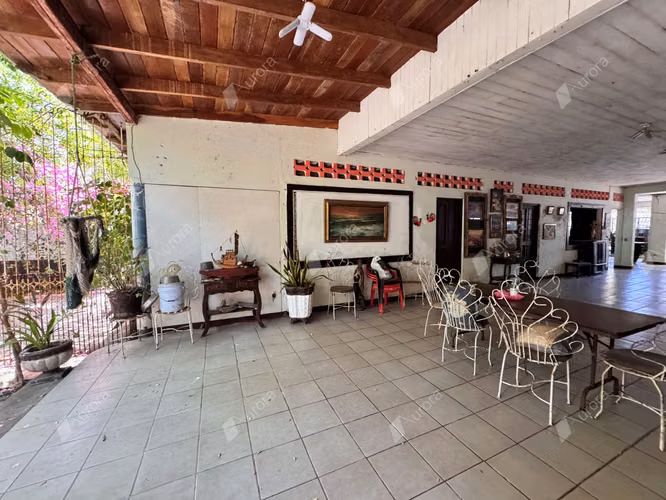 Versatile Property with Business Potential   Ideal for a Restaurant or Boutique Hotel