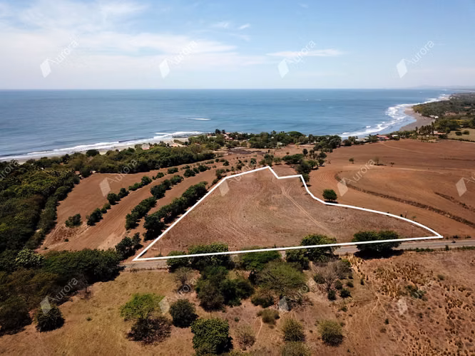 Aposentillo Surf Retreat - Ocean Breeze 5-Acre Sanctuary