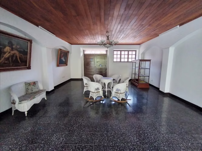 Family home in main street - Imagen 2