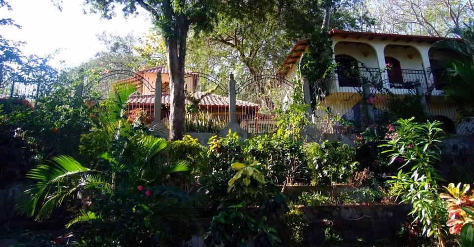 Laguna de Apoyo 2 houses on 1 property GS
