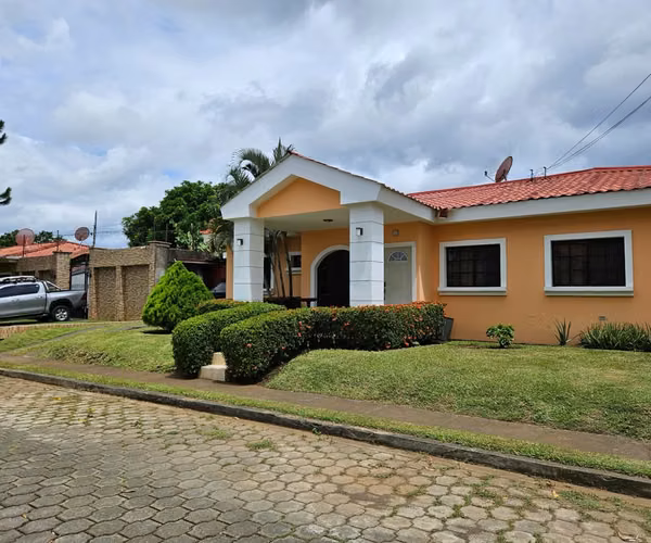CASA EN VENTA CON APARTAMENTO INDEPENDIENTE | KM 13.2 CARRETERA A MASAYA  Precio de venta: US$170,000  Excelente oportun