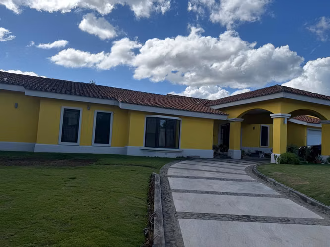 DG-Rento casa en Las Colinas