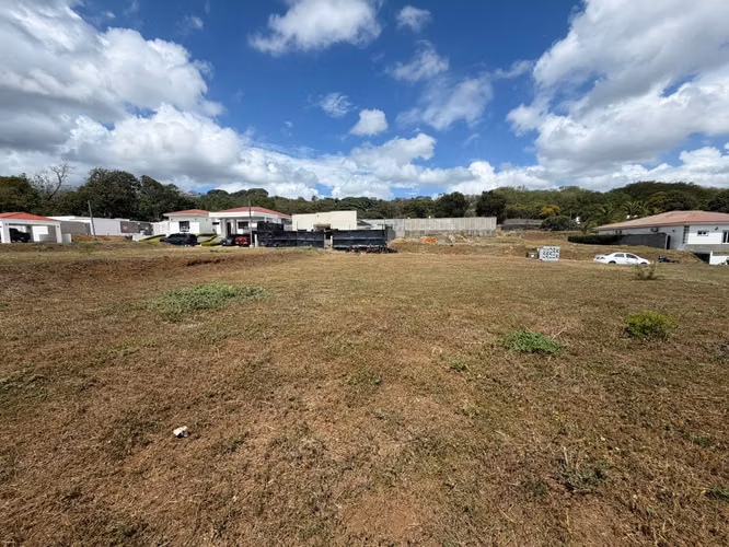 FH | En Venta Lotes 27 & 28 | Club Residencial Santa Catalina - Imagen 3