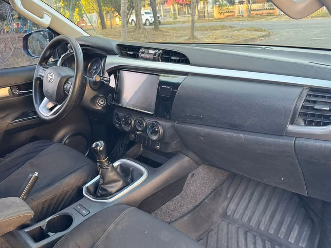 Toyota Hilux SR intermedia  - Imagen 4