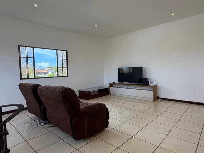 Residencia en Venta en Altos de las Cumbres | Piscina | US$430,000 - Imagen 7