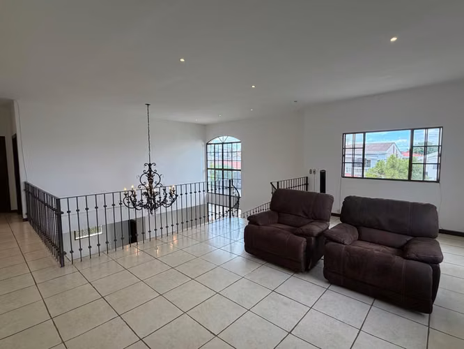 Residencia en Venta en Altos de las Cumbres | Piscina | US$430,000 - Imagen 6