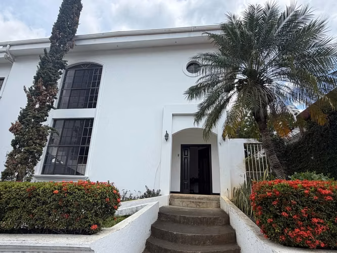 Residencia en Venta en Altos de las Cumbres | Piscina | US$430,000 - Imagen 2