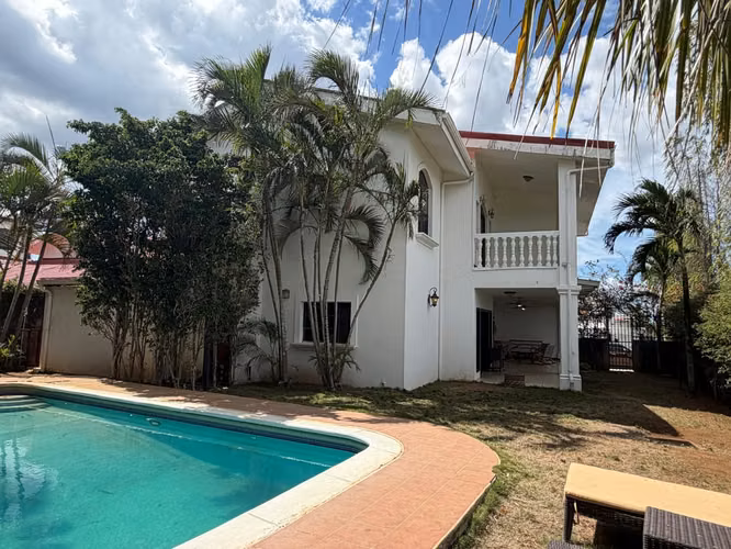 Residencia en Venta en Altos de las Cumbres | Piscina | US$430,000 - Imagen 10