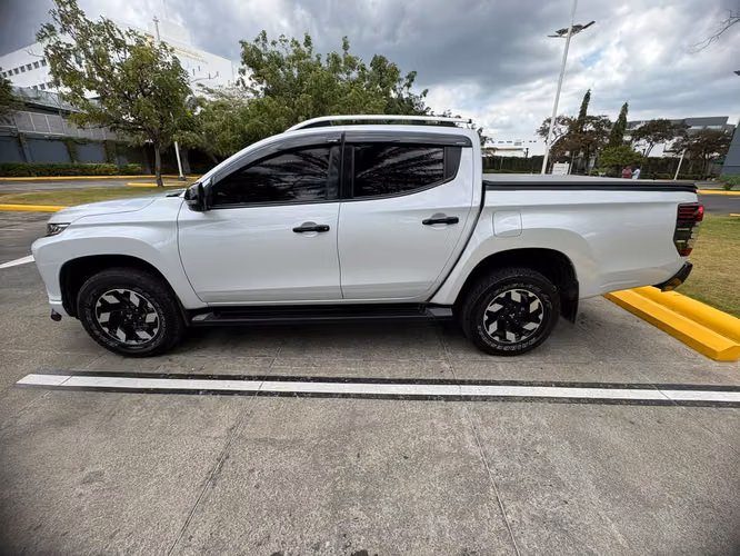 Mitsubishi L200 Intermedia - Imagen 2