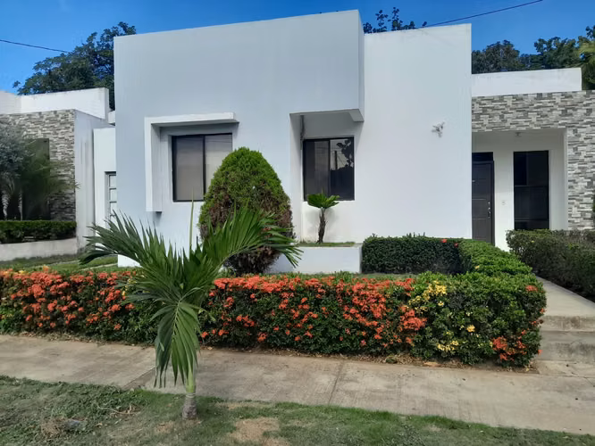 ALQUILER de Casa en Condominio seguro y con excelente ubicación!