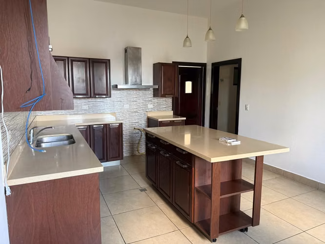 SE RENTA CASA EN LAS COLINAS - Imagen 10