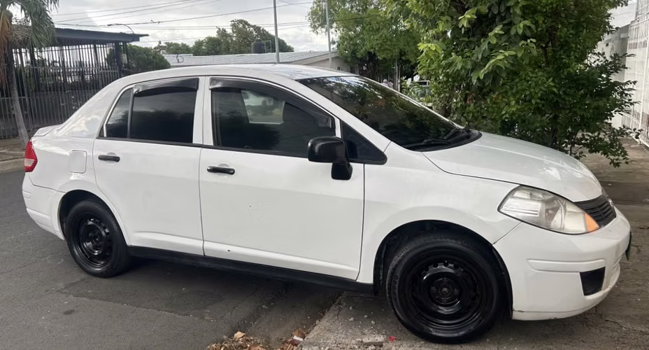 Nissan tiida 2013 automático 