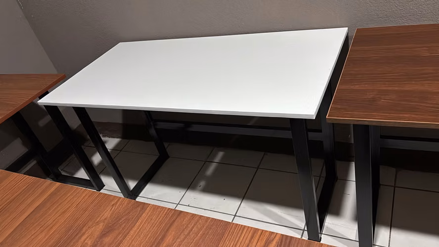 Escritorio sencillo+ silla de oficina 