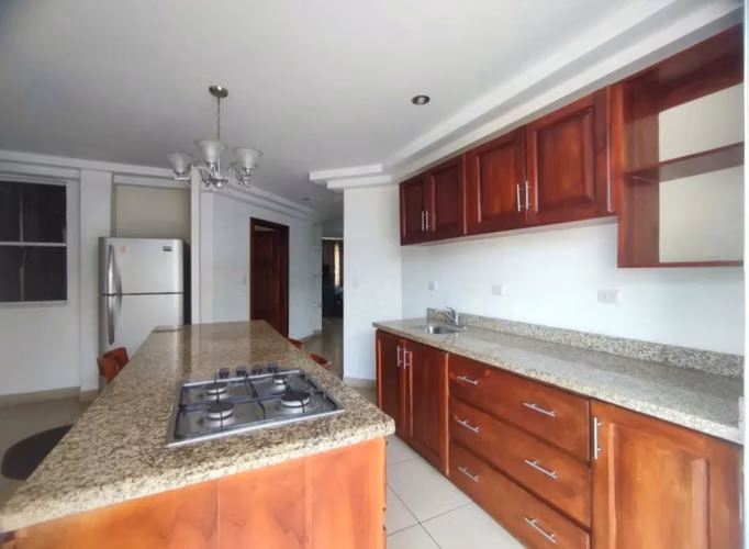 ¡Se renta! apartamento amueblado en sector Lomas del Valle