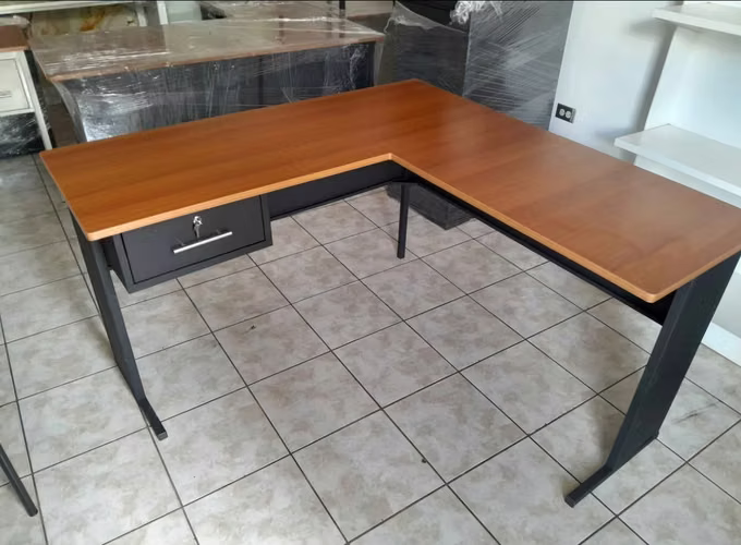 Escritorios en L colores y modelos disponibles 