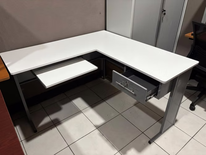 Escritorios en L colores y modelos disponibles 