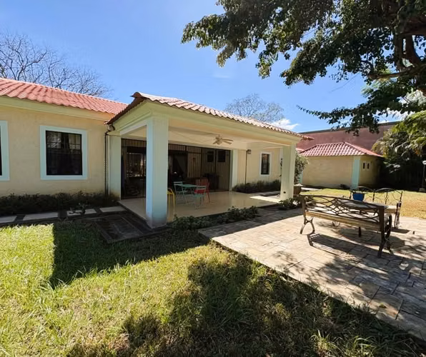 FP- Vendo hermosa residencia en km 13 Carretera a Masaya
