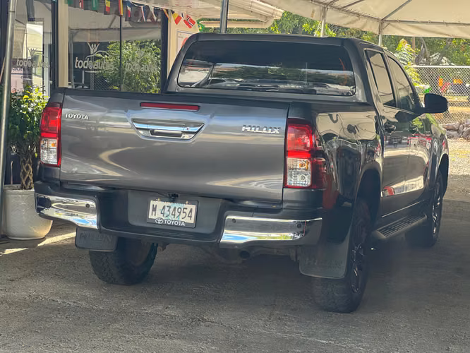 TOYOTA HILUX SR AÑO 2025