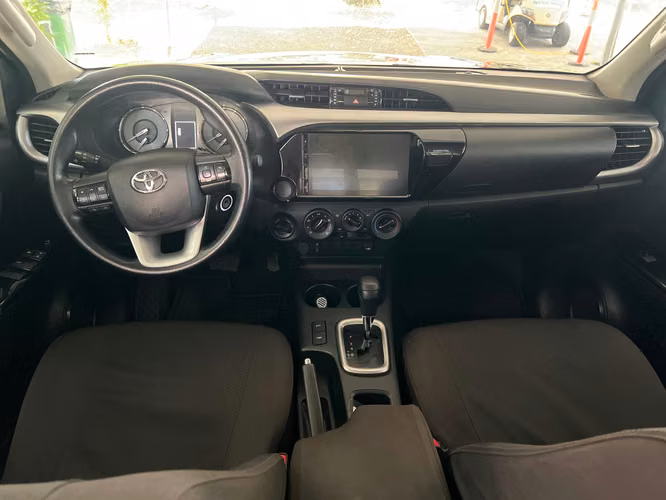 TOYOTA HILUX SR AÑO 2025