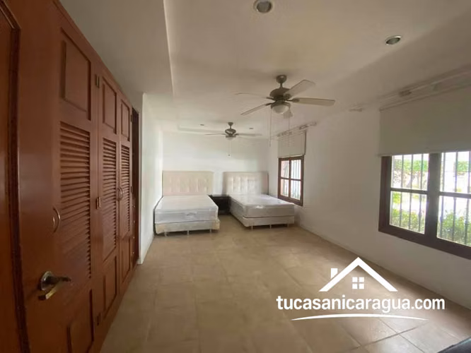 casa en Renta con Piscina en Portal del Carmen – Managua