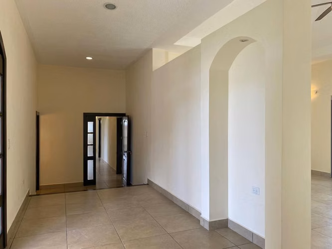 Casa Grande en Renta con Piscina en Las Colinas – Managua - Imagen 4