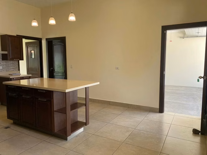 Casa Grande en Renta con Piscina en Las Colinas – Managua - Imagen 5