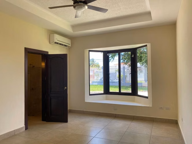 Casa Grande en Renta con Piscina en Las Colinas – Managua - Imagen 17