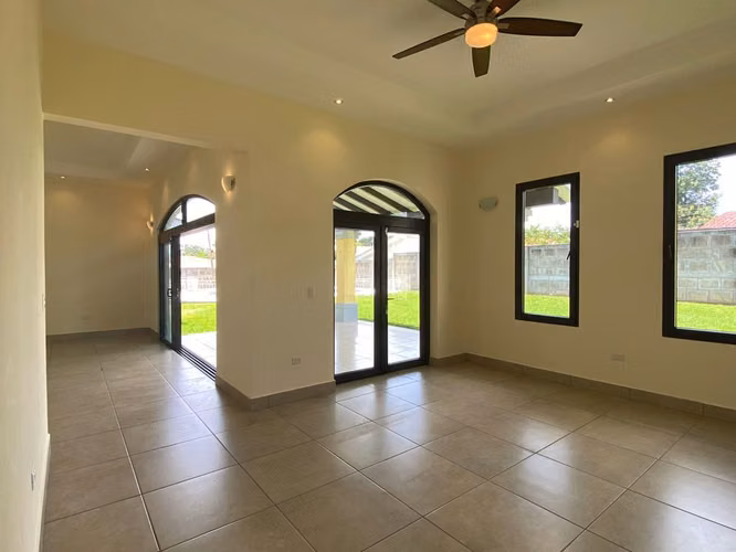 Casa Grande en Renta con Piscina en Las Colinas – Managua - Imagen 7