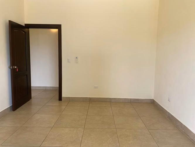 Casa Grande en Renta con Piscina en Las Colinas – Managua - Imagen 16