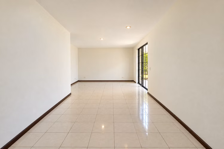 Casa Grande en Renta – 5 Habitaciones cerca de la Universidad Americana - Imagen 11