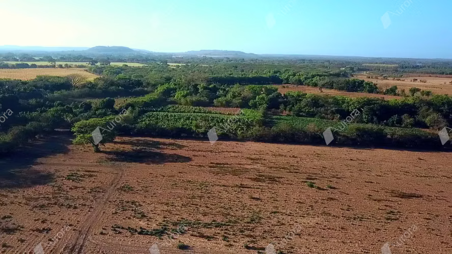 Fertile 37 Manzanas Farm near Troilo, Leon